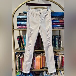 BNWOT FRAME ‘Le Skinny de Jeanne’ White Distressed Jeans 🤍✨